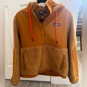 Patagonia, size small, women’s Shelled Retro-X Fleece Pullover